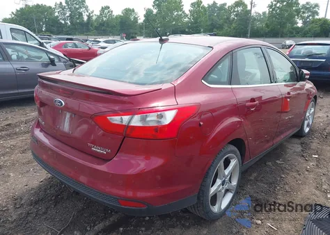 2013 Ford Focus Titanium z USA, uszkodzony, nr VIN 1FADP3J28DL371500